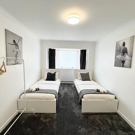 Stunning Flat In Greater London Hotel Exterior photo