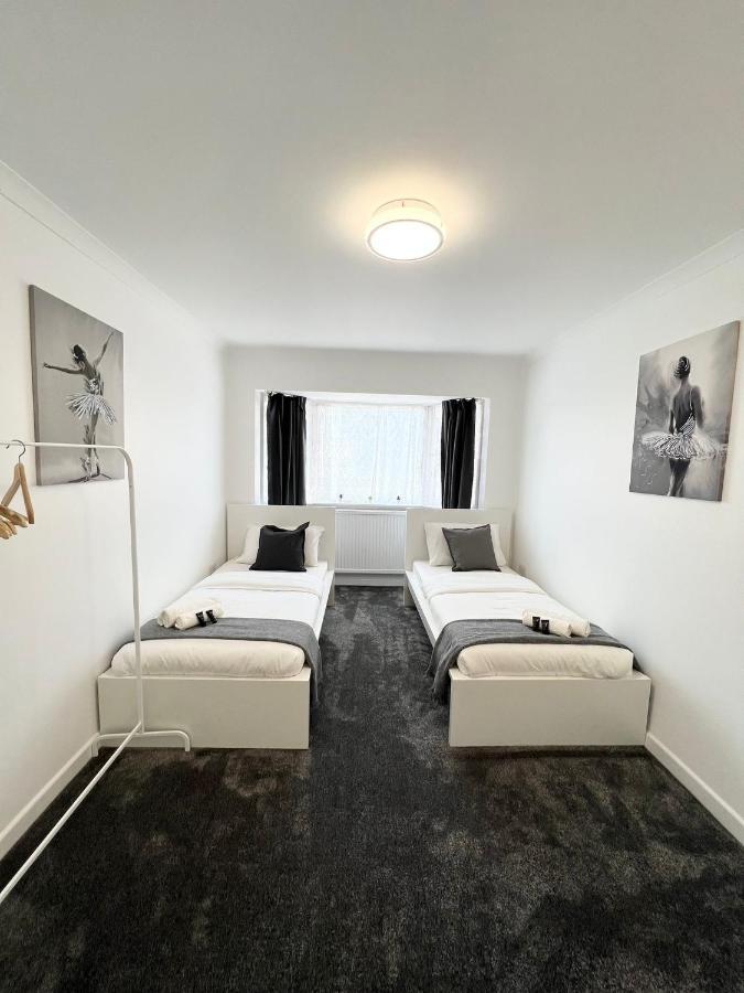 Stunning Flat In Greater London Hotel Exterior photo